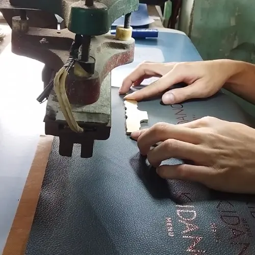 canh chỉnh khuôn ép kim bằng máy chuyên dụng